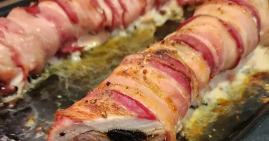 Aszalt szilvával és barackkal töltött baconos csirkemell: nem hiányozhat az ünnepi asztalról